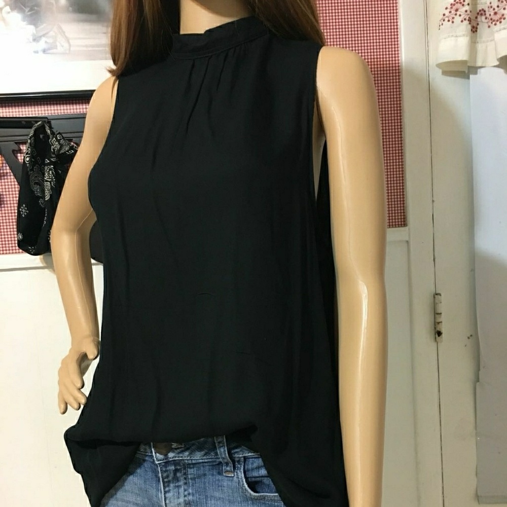 **SOLD **NWOT GAP, BLACK BLOUSE, LARGE